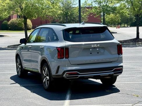 Used 2022 Kia Sorento EX w/ Panoramic Sunroof Package FWD image 5