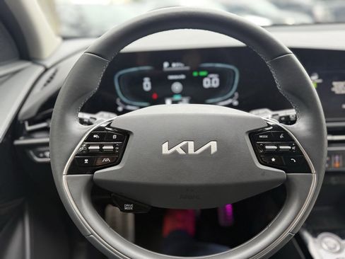 Used 2023 Kia Niro EX Touring image 26
