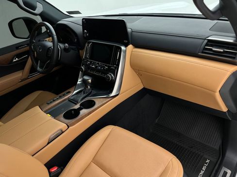 Used 2024 Lexus LX 600 4WD w/ Luxury Package image 16