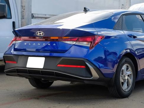 Used 2025 Hyundai Elantra SE FWD image 11