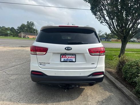 Used 2018 Kia Sorento FWD image 6