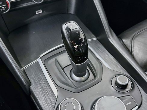 Used 2019 Alfa Romeo Giulia w/ Nero Edizione RWD image 23