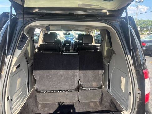 Used 2014 Chrysler Town & Country Limited w/ Luxury Group FWD image 22