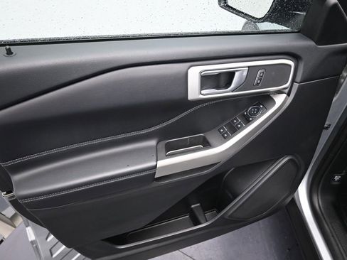 Certified 2023 Ford Explorer XLT w/ Equipment Group 202A image 9