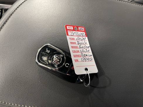 Used 2024 Buick Enclave Premium image 27