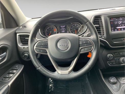 Used 2020 Jeep Cherokee Latitude w/ Cold Weather Group image 18