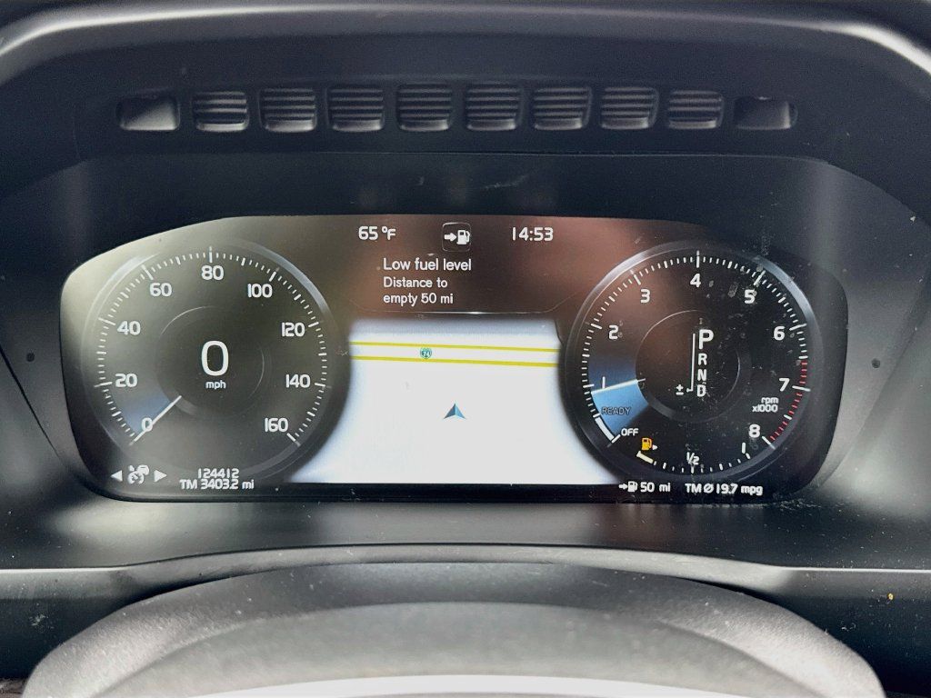 Used 2017 Volvo XC90 T6 Momentum w/ Vision Package AWD/4WD image 15