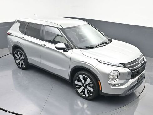 Used 2025 Mitsubishi Outlander SE AWD/4WD image 38