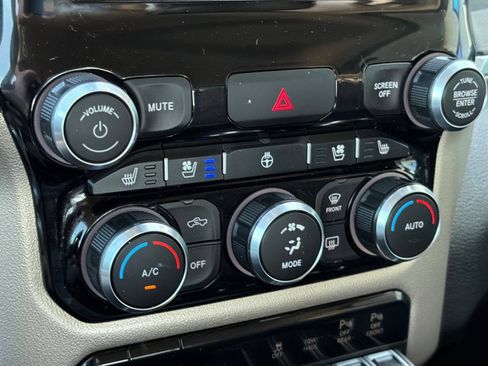 Used 2020 RAM 1500 Laramie AWD/4WD image 20