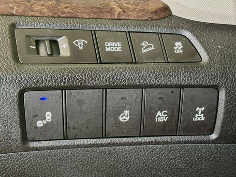 Used 2018 Hyundai Santa Fe Limited AWD/4WD image 17
