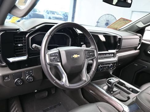 Used 2022 Chevrolet Silverado 1500 LTZ RWD image 11