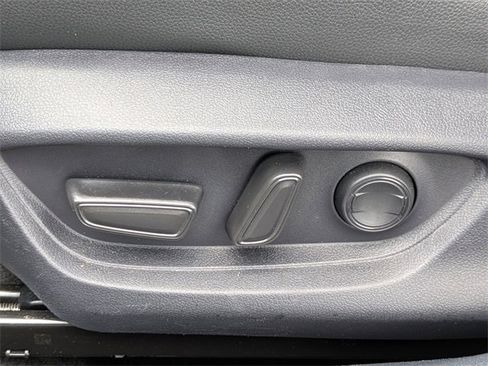 Used 2025 Toyota Camry SE image 19