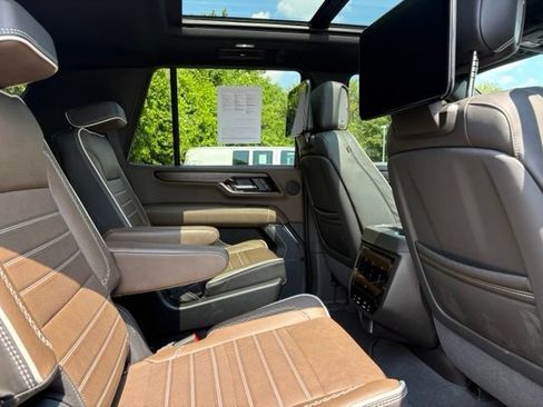 Used 2025 GMC Yukon Denali Ultimate w/ LPO, Floor Liner Package AWD/4WD image 20