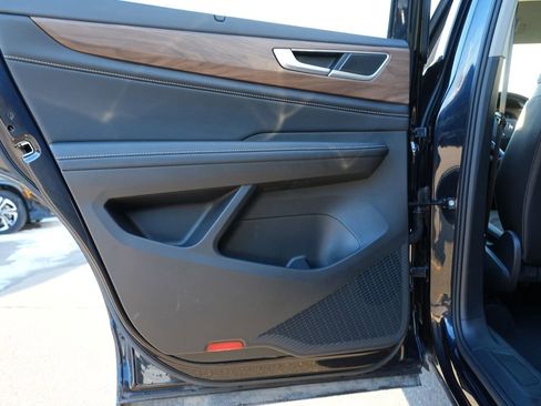 Used 2025 Volkswagen Atlas SE image 19