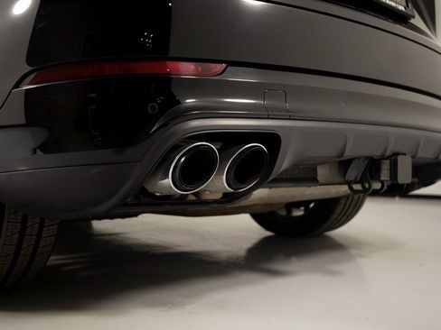 Certified 2023 Porsche Cayenne Turbo image 40