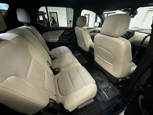 Used 2023 Chevrolet Traverse LS image 17