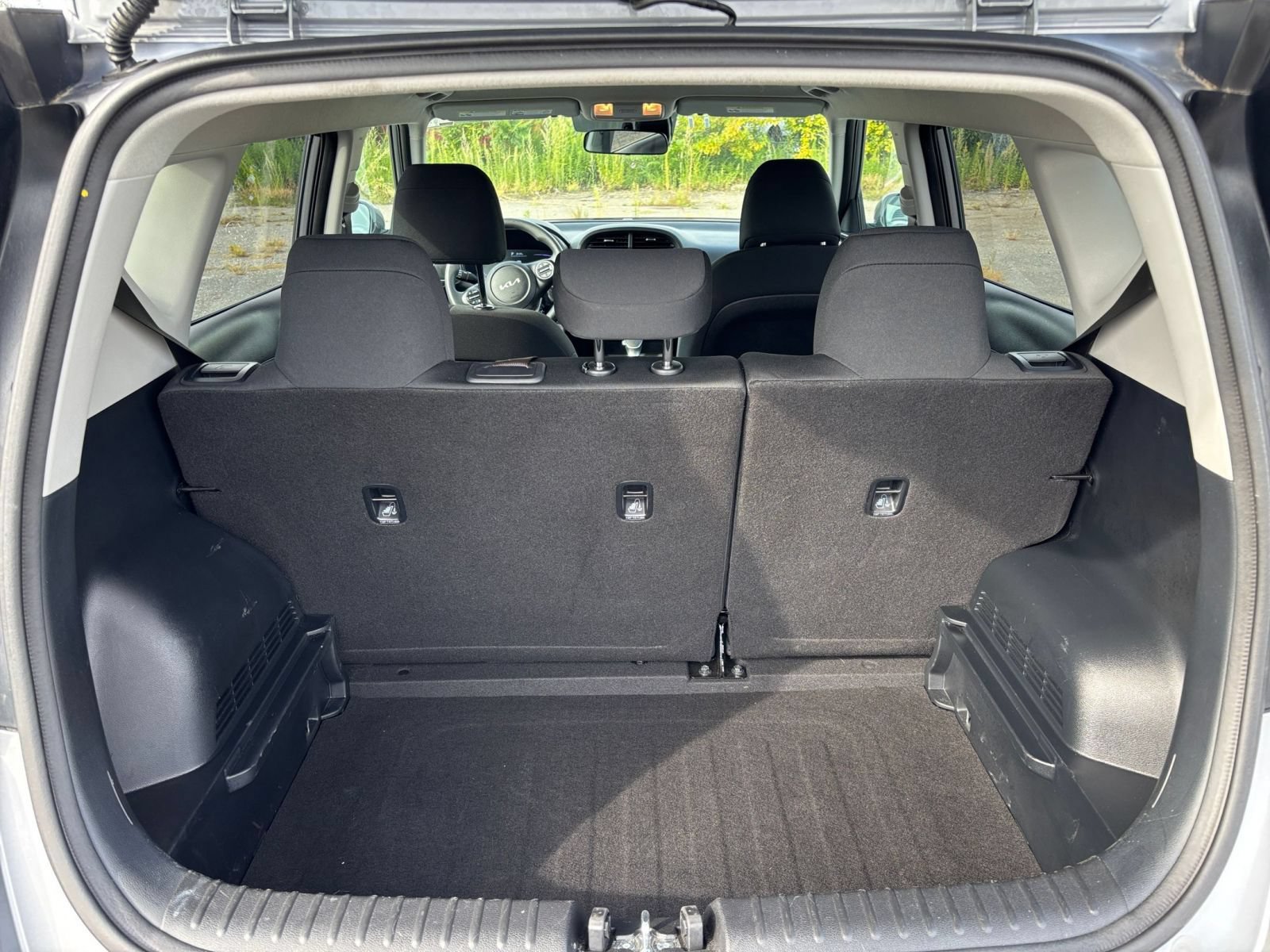 Used 2025 Kia Soul LX w/ LX Technology Package FWD image 26