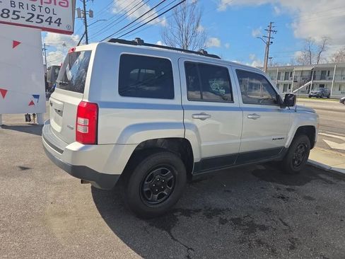 Used 2013 Jeep Patriot Latitude w/ Sun/Sound Group AWD/4WD image 3