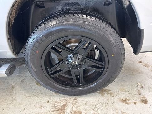 Used 2018 RAM 1500 Lone Star image 9