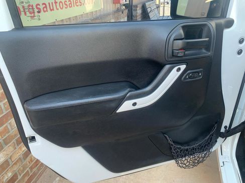 Used 2015 Jeep Wrangler Unlimited Sahara AWD/4WD image 21