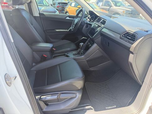 Used 2021 Volkswagen Tiguan SE w/ Panoramic Sunroof Package FWD image 28