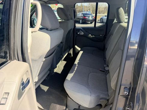 Used 2010 Nissan Frontier SE AWD/4WD image 19