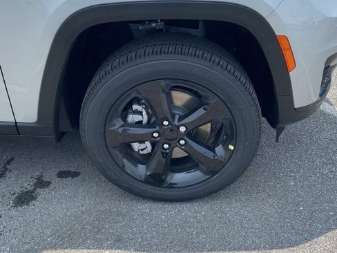 New 2025 Jeep Grand Cherokee L Altitude image 11