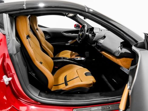 Used 2022 Ferrari SF90 Spider image 28