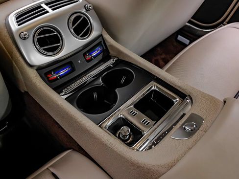 Used 2016 Rolls-Royce Wraith RWD image 26