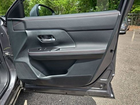Used 2025 Nissan Kicks SR FWD image 41