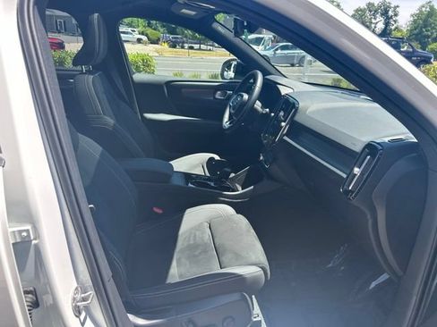 Used 2025 Volvo XC40 B5 Plus AWD/4WD image 15