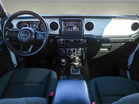 Used 2021 Jeep Wrangler Unlimited Islander image 9