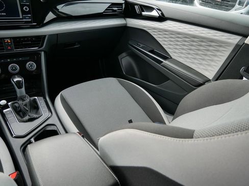 Used 2024 Volkswagen Taos S image 15