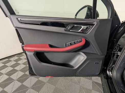 New 2026 Porsche Macan image 25