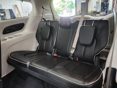 Used 2022 Chrysler Pacifica Limited FWD image 29