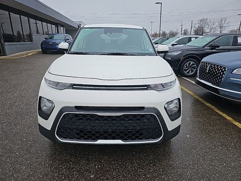 Used 2022 Kia Soul S image 2
