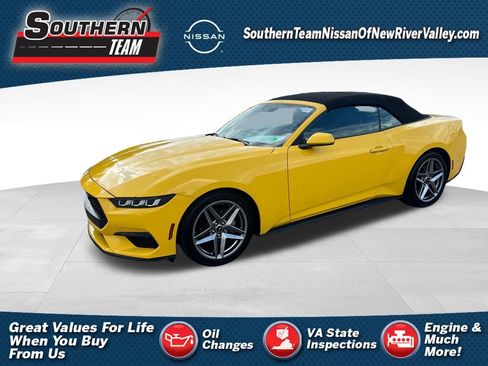 Used 2024 Ford Mustang Convertible image 1
