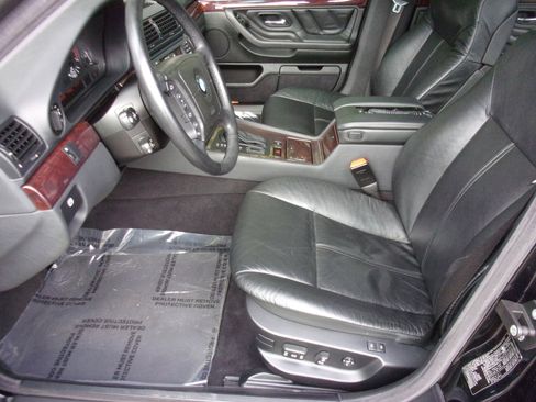 Used 2001 BMW 740iL image 10