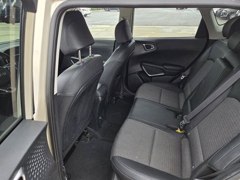 Used 2020 Kia Soul EX w/ Option Group 015 FWD image 11