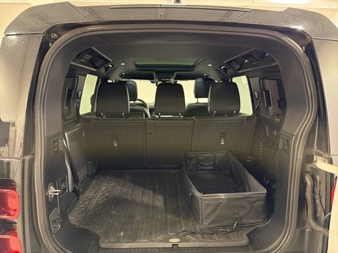 Used 2022 Land Rover Defender 110 X-Dynamic SE image 29