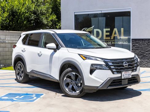 Used 2024 Nissan Rogue SV FWD image 2