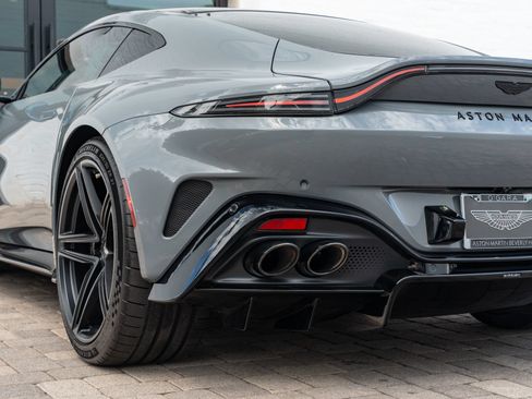 Used 2025 Aston Martin V8 Vantage Coupe RWD image 21