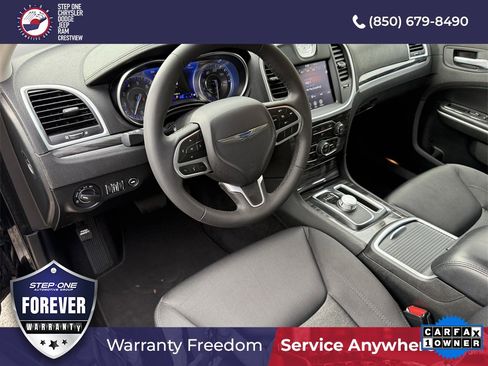 Used 2022 Chrysler 300 Touring image 11