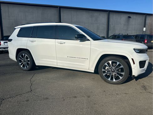 Used 2022 Jeep Grand Cherokee L Overland w/ Luxury Tech Group IV image 3