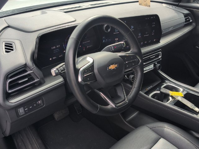 Used 2025 Chevrolet Traverse LT AWD/4WD image 19