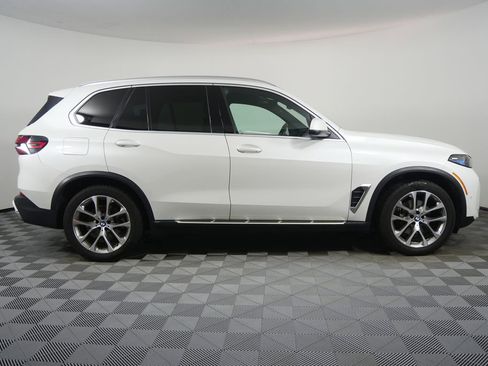 Certified 2024 BMW X5 xDrive40i image 2