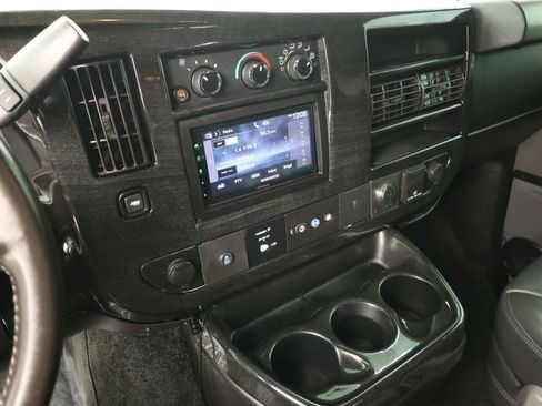 Used 2018 GMC Savana 2500 Extended w/ Enhanced Convenience Package RWD image 15