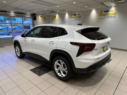 New 2026 Chevrolet Trax LS w/ LS Convenience Package FWD image 15