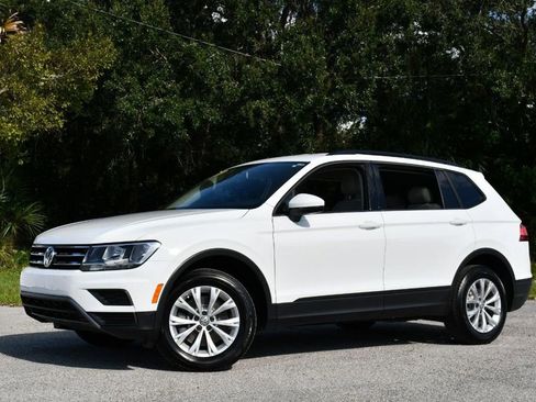 Used 2018 Volkswagen Tiguan S image 2