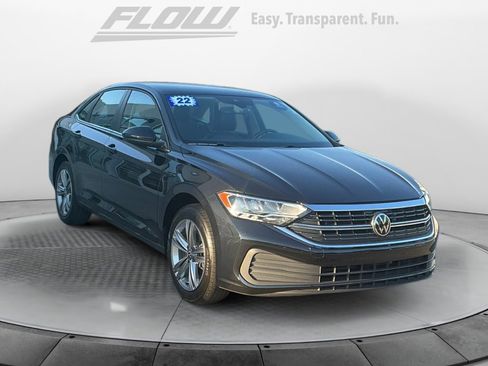 Certified 2022 Volkswagen Jetta SE FWD image 1